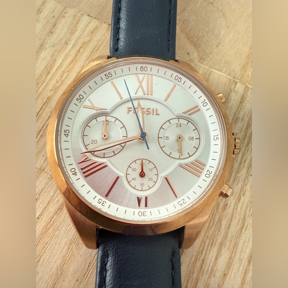 Fossil ladies rose gold tone navy blue leather dress watch NEW BATTERY